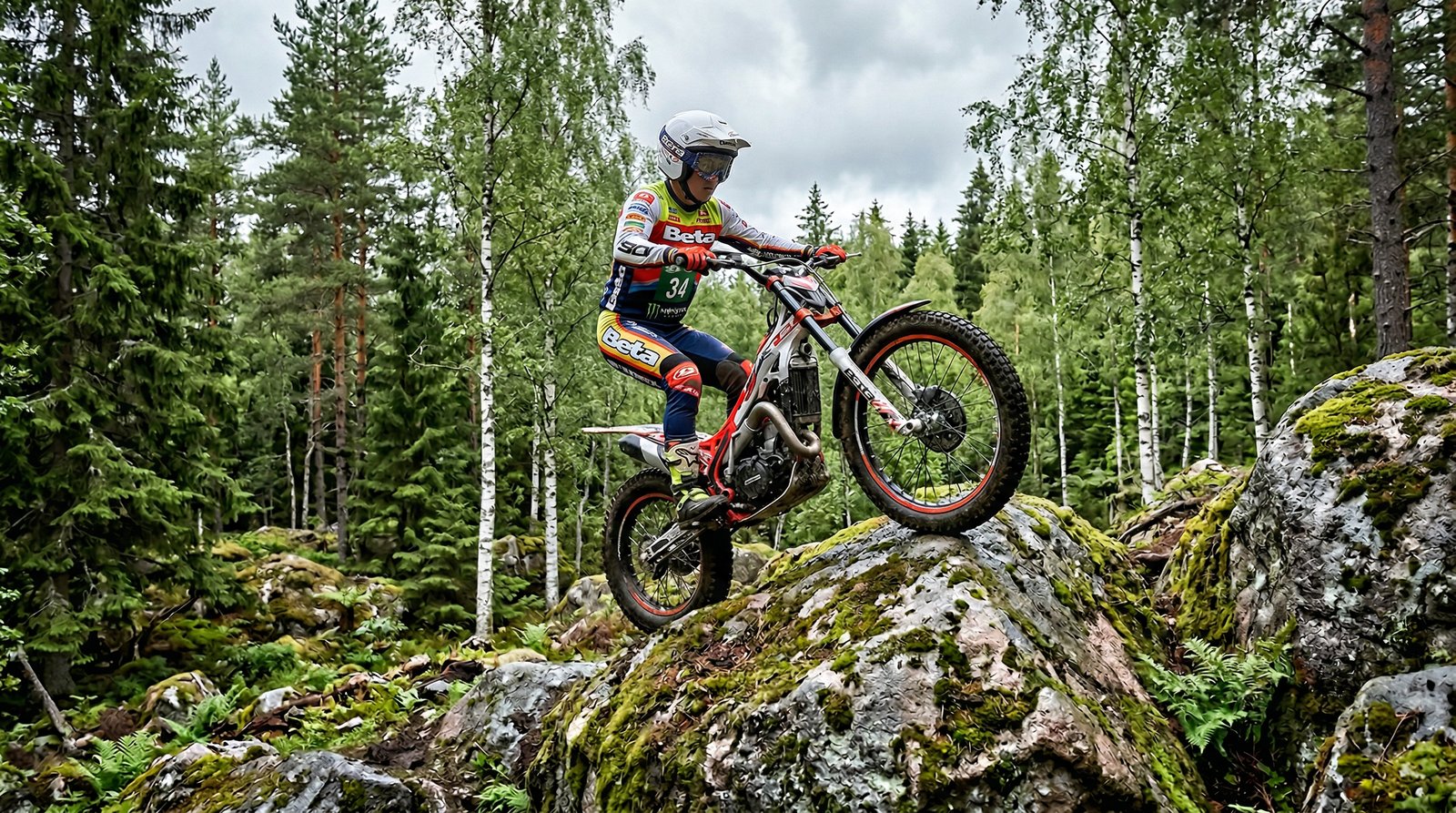 AI-genererad stämningsbild: trialförare på granitblock i svensk tallskog